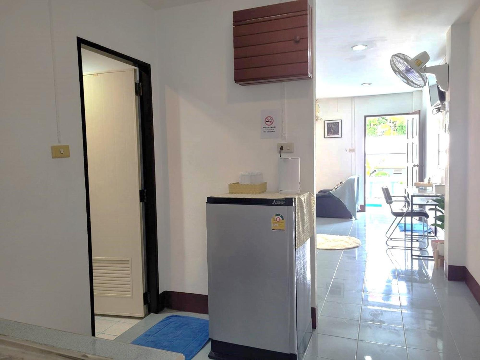 Rabbit Mansion Patong Hotel Bagian luar foto