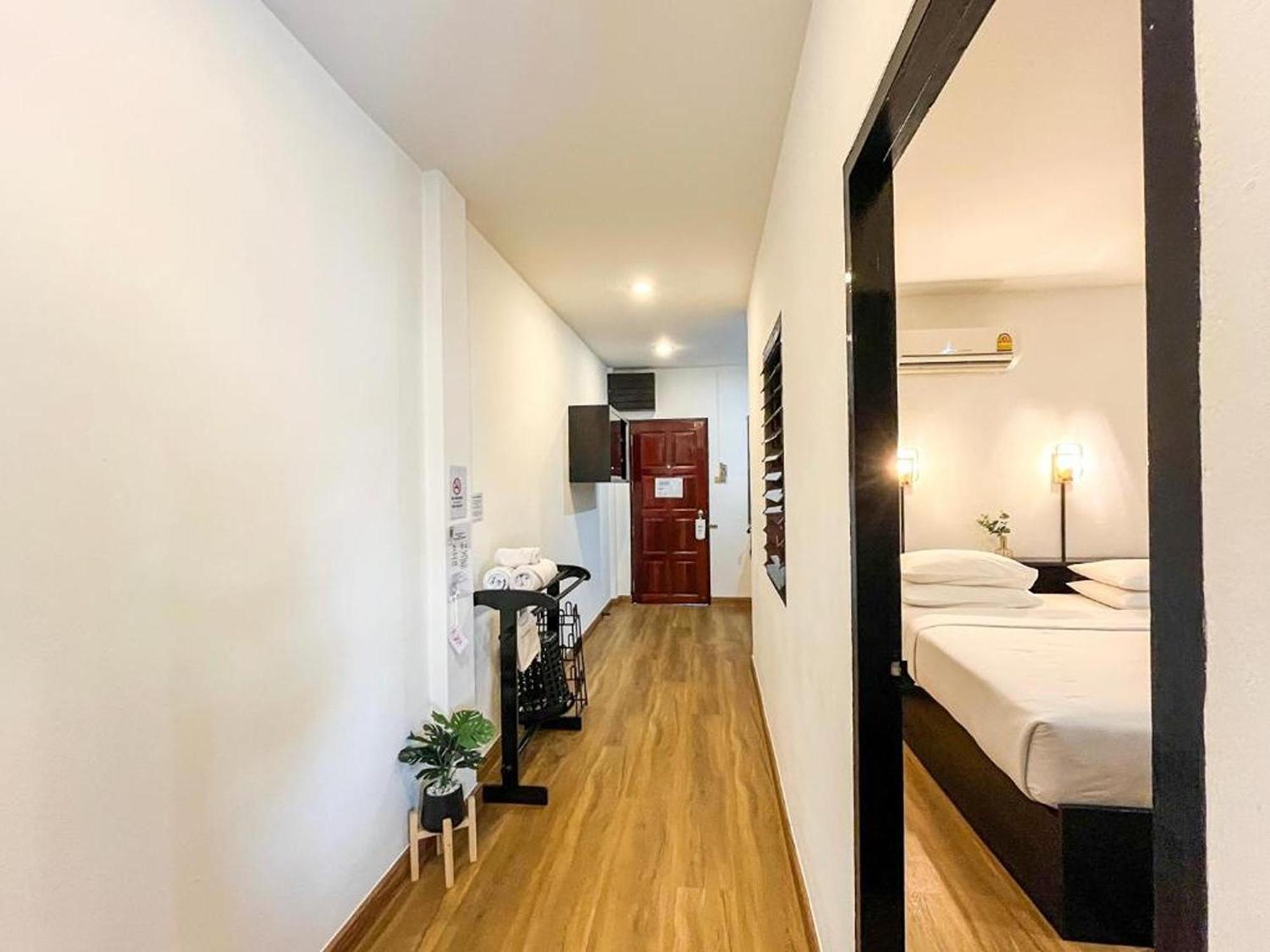 Rabbit Mansion Patong Hotel Bagian luar foto