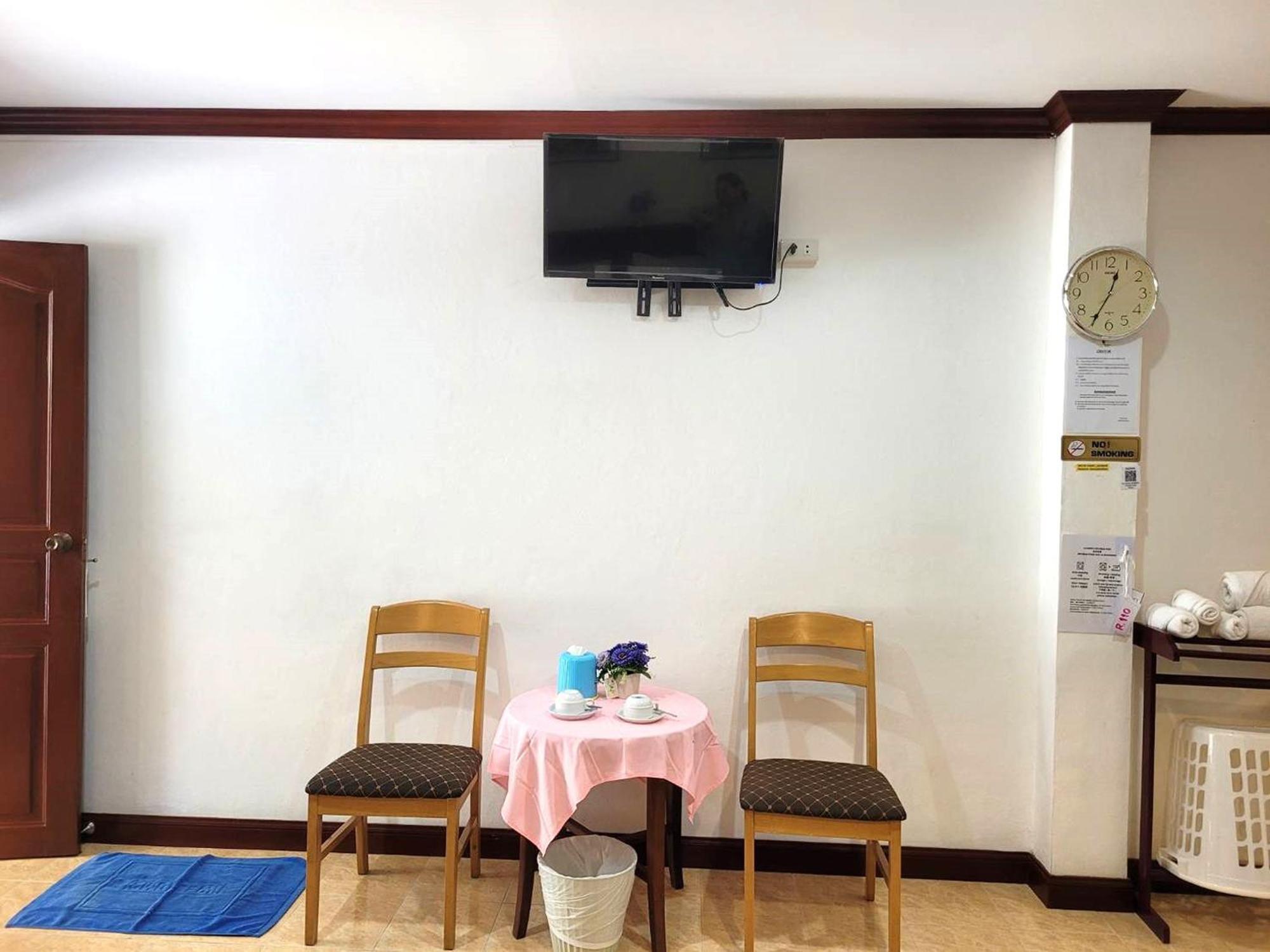 Rabbit Mansion Patong Hotel Bagian luar foto