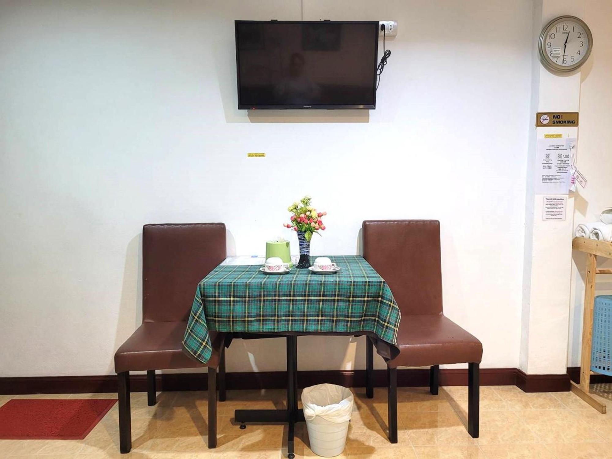 Rabbit Mansion Patong Hotel Bagian luar foto