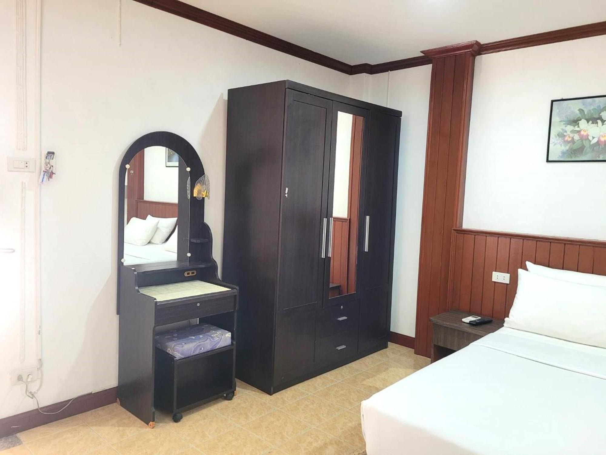 Rabbit Mansion Patong Hotel Bagian luar foto