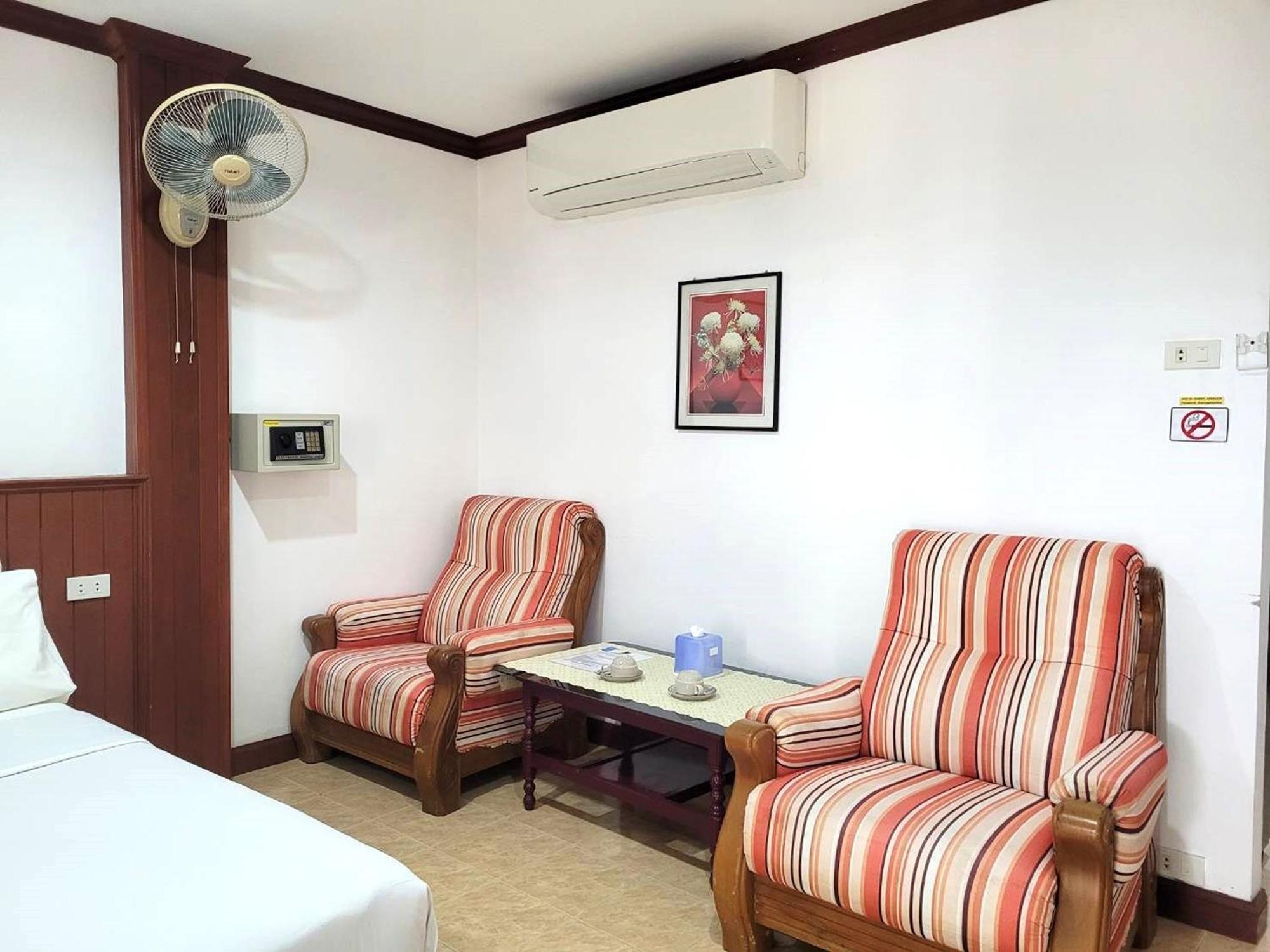 Rabbit Mansion Patong Hotel Bagian luar foto
