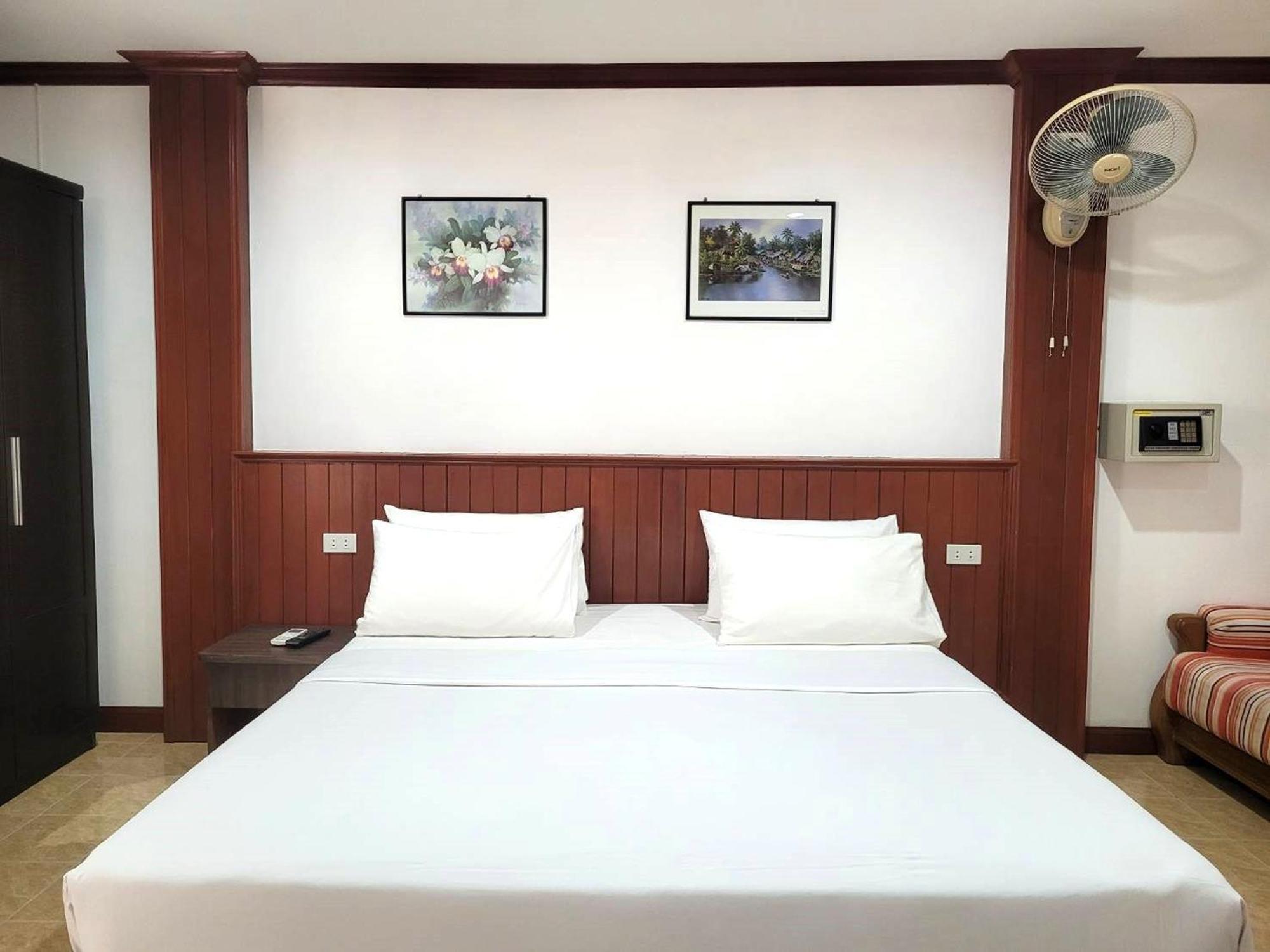 Rabbit Mansion Patong Hotel Bagian luar foto