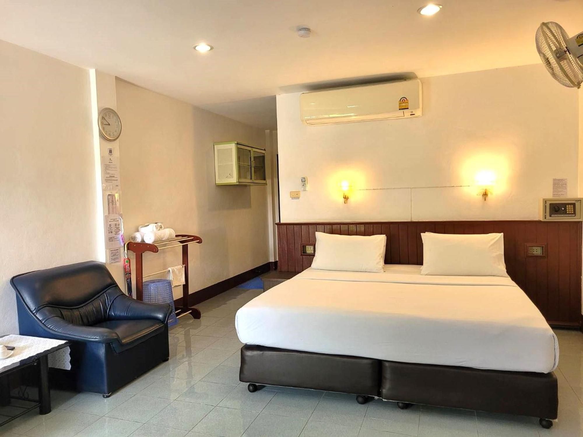 Rabbit Mansion Patong Hotel Bagian luar foto