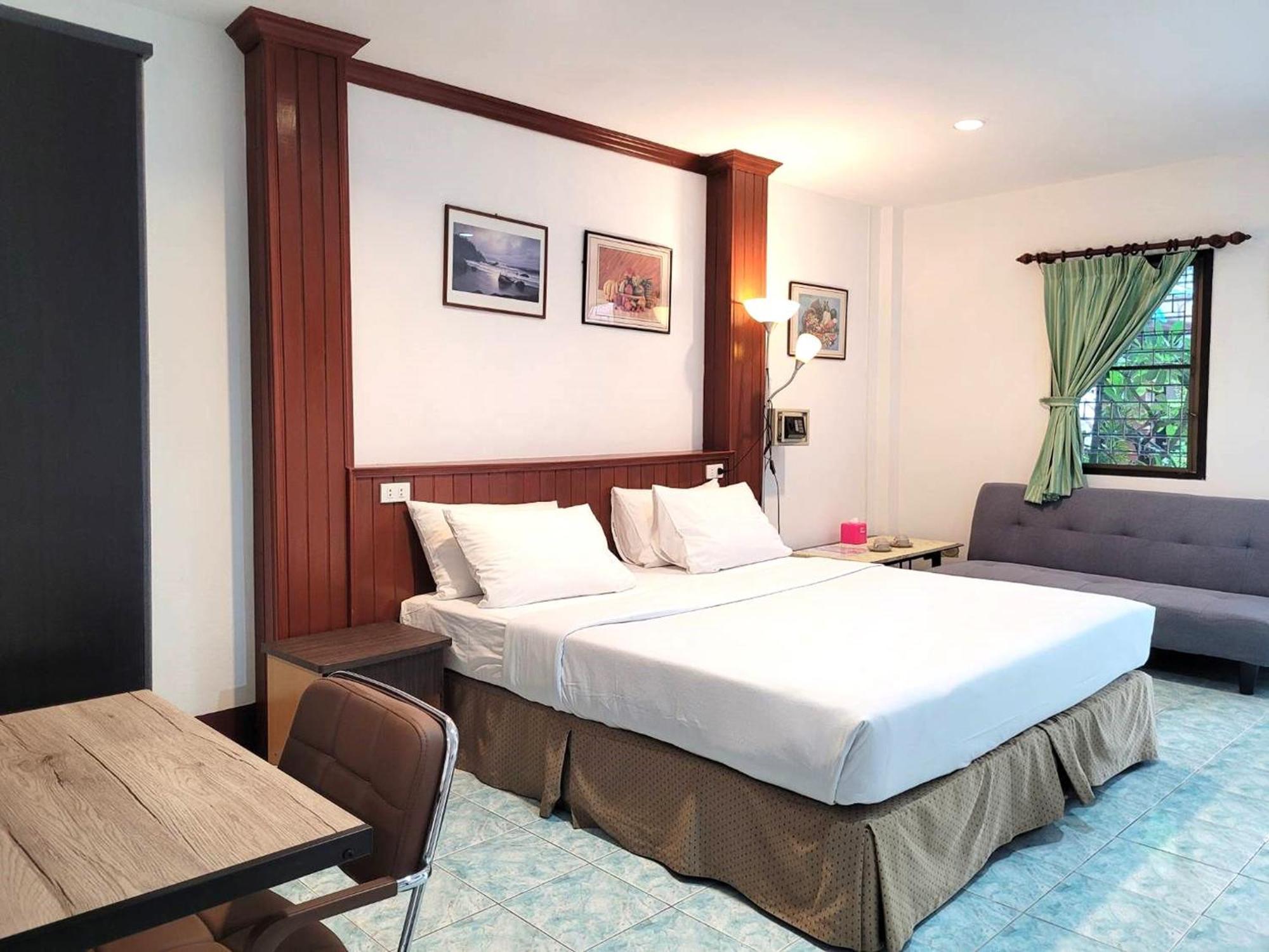 Rabbit Mansion Patong Hotel Bagian luar foto