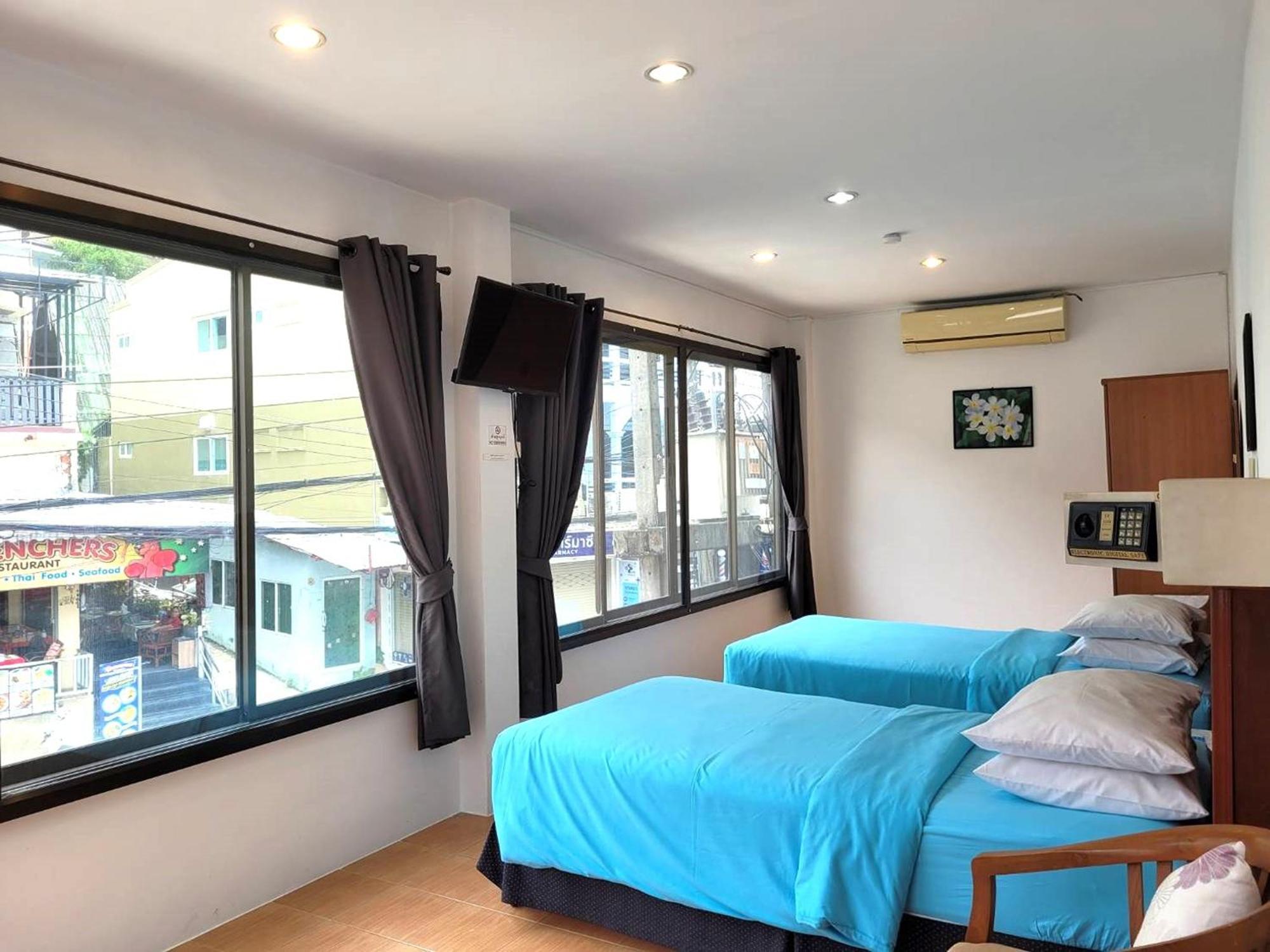 Rabbit Mansion Patong Hotel Bagian luar foto