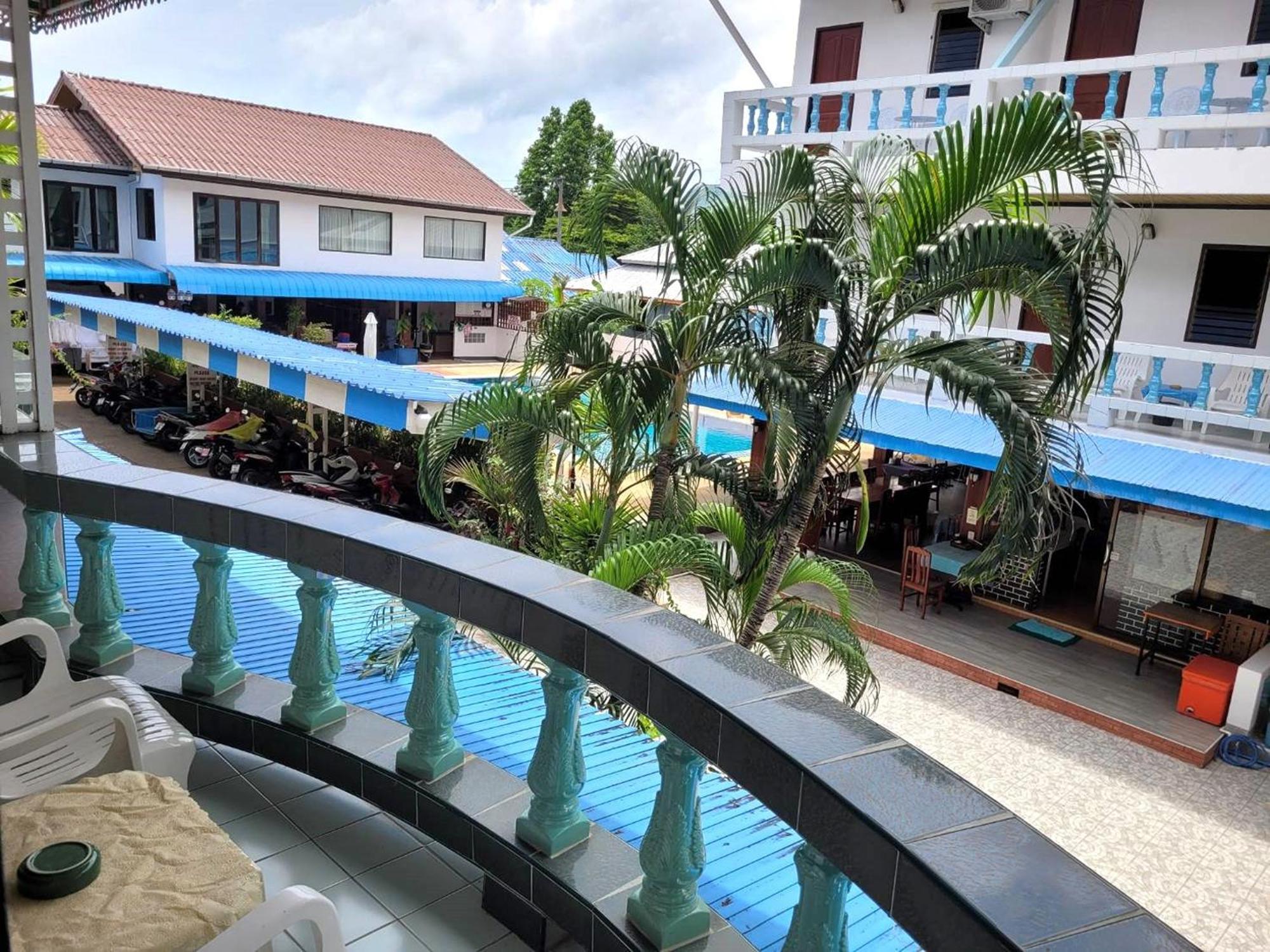 Rabbit Mansion Patong Hotel Bagian luar foto