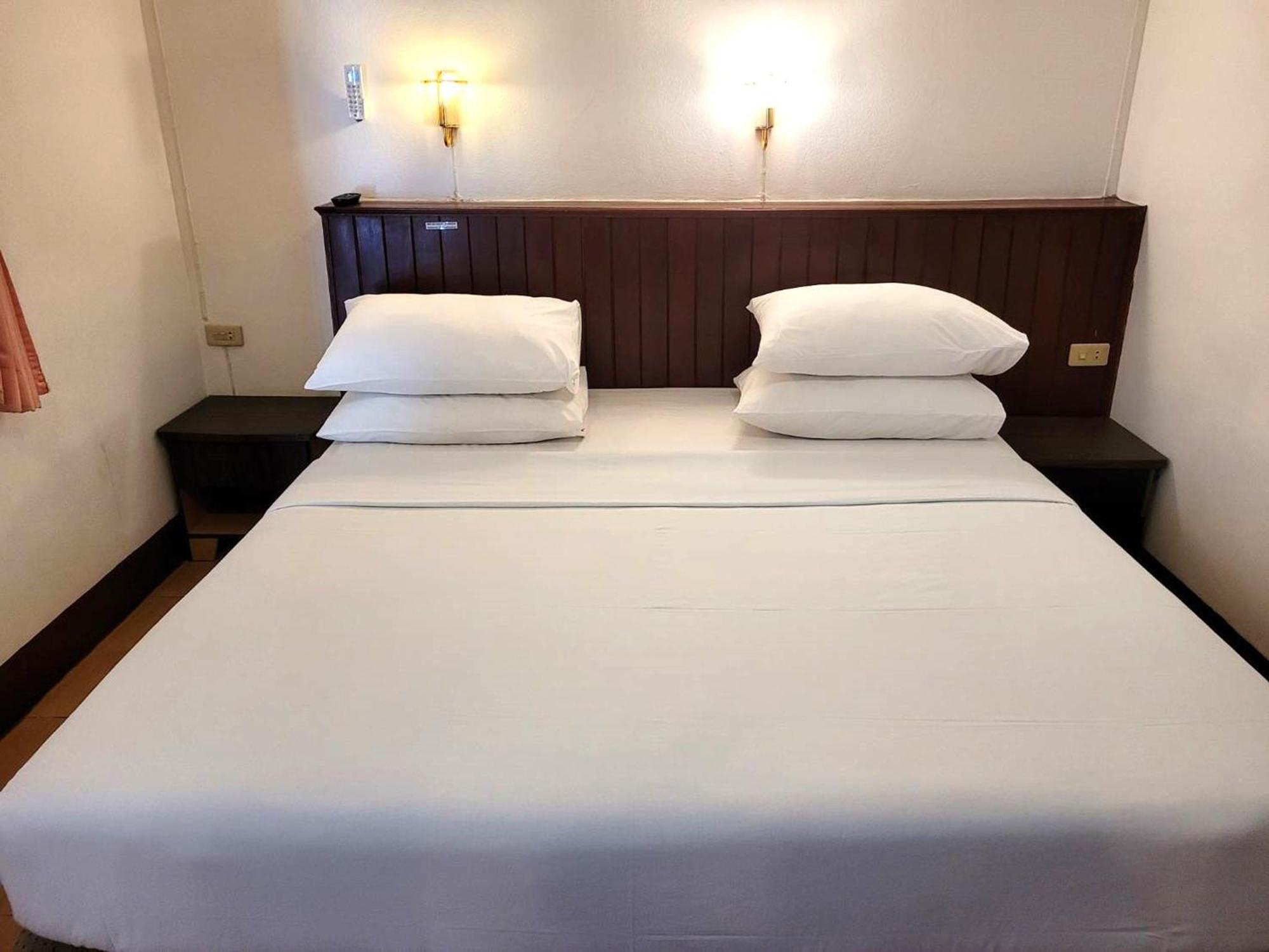 Rabbit Mansion Patong Hotel Bagian luar foto