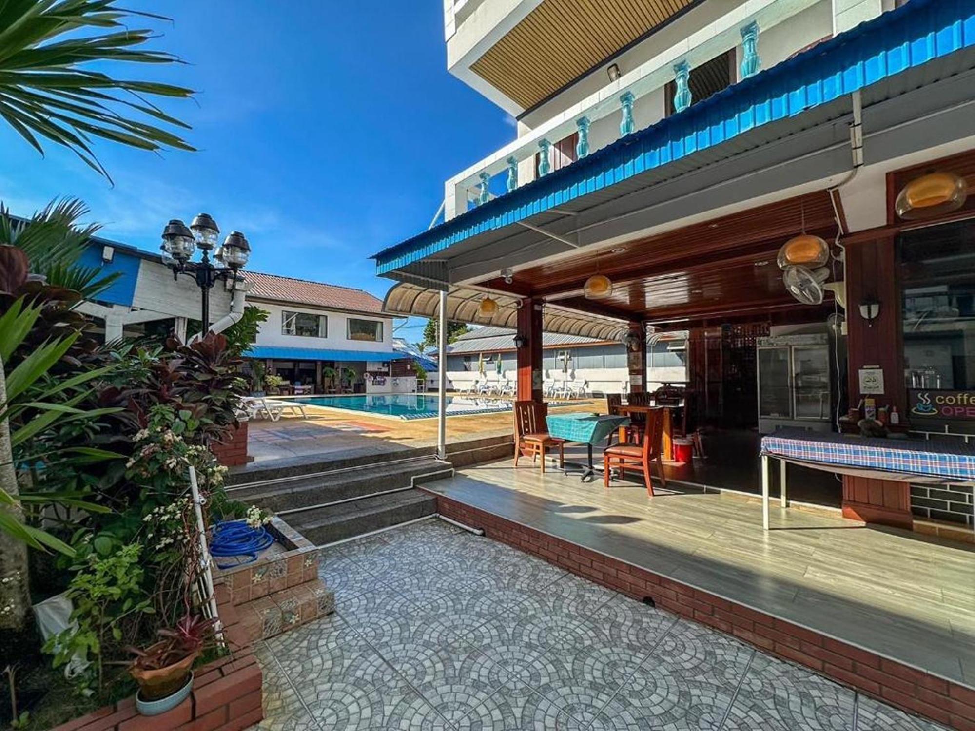 Rabbit Mansion Patong Hotel Bagian luar foto