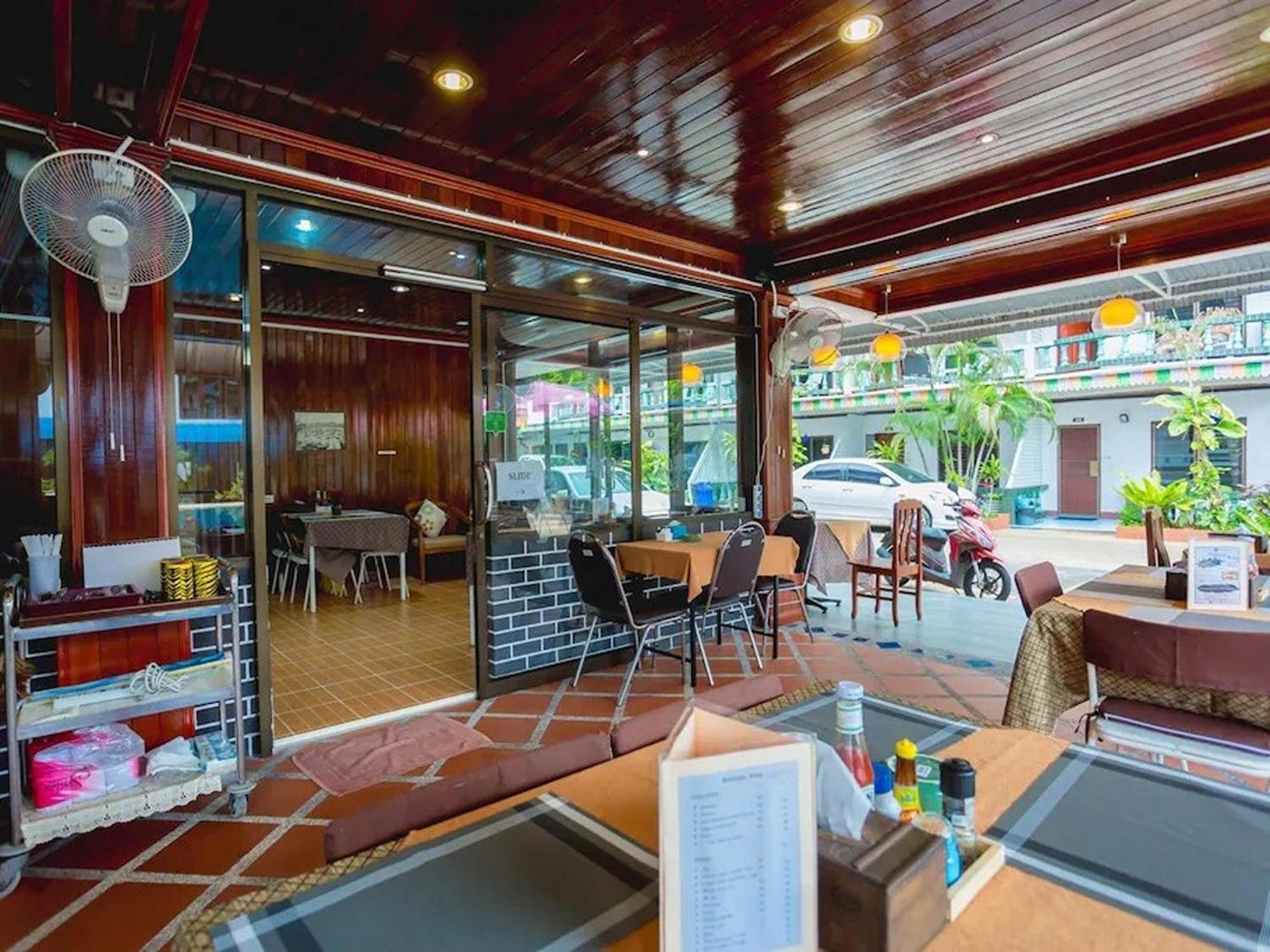 Rabbit Mansion Patong Hotel Bagian luar foto