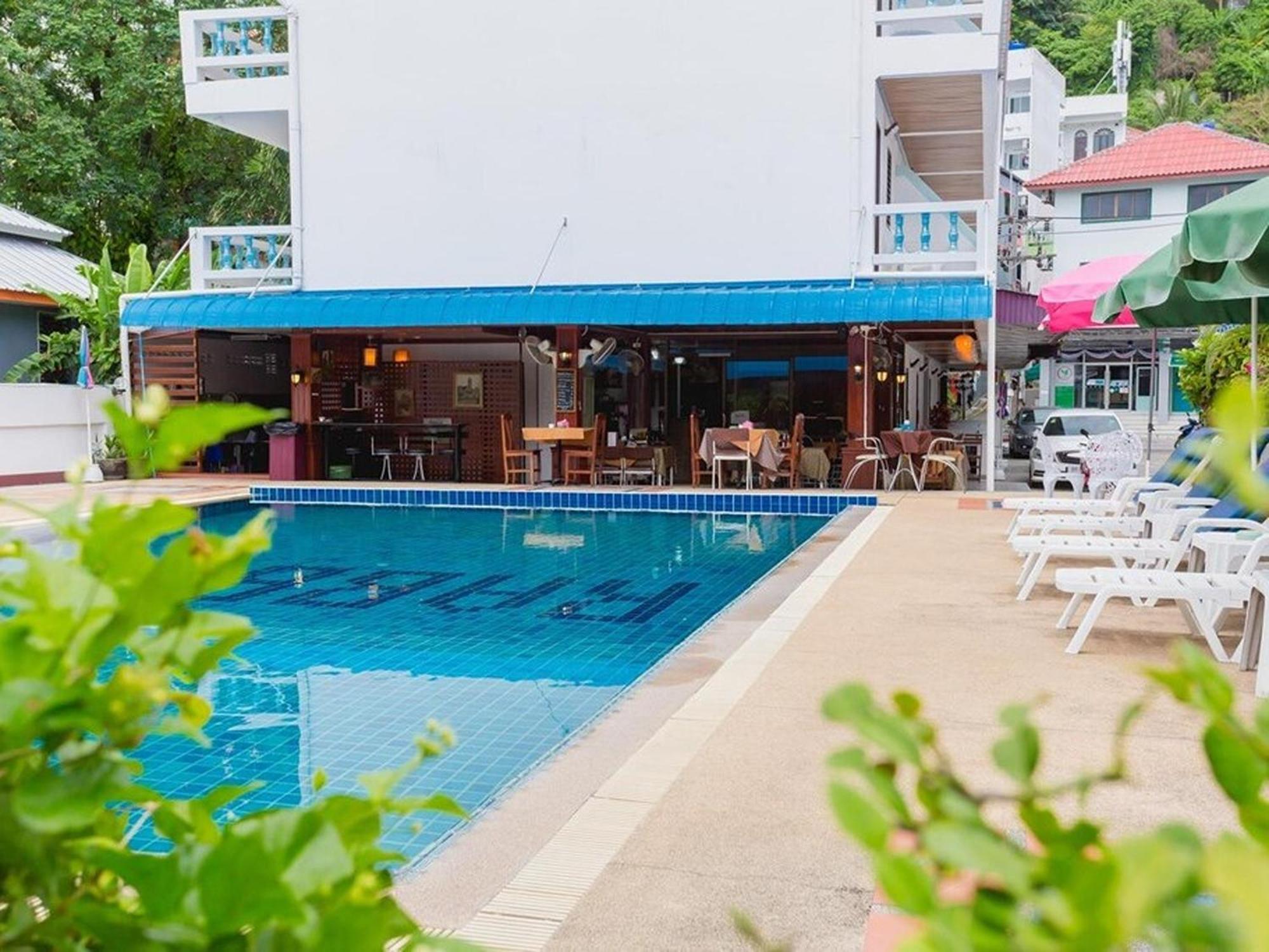 Rabbit Mansion Patong Hotel Bagian luar foto