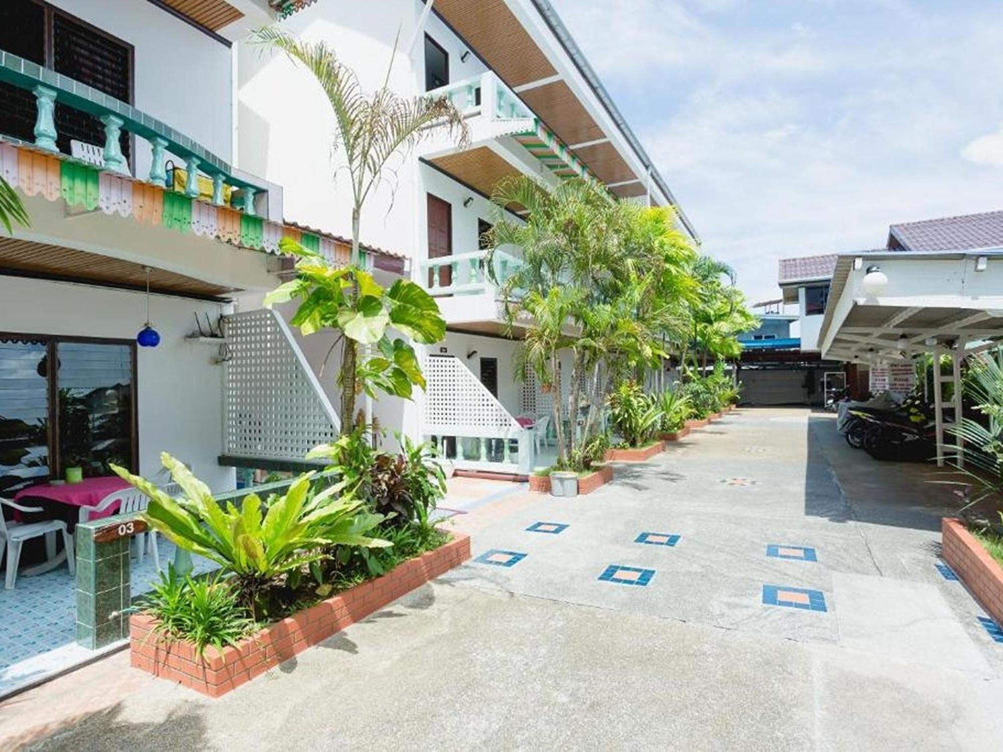 Rabbit Mansion Patong Hotel Bagian luar foto