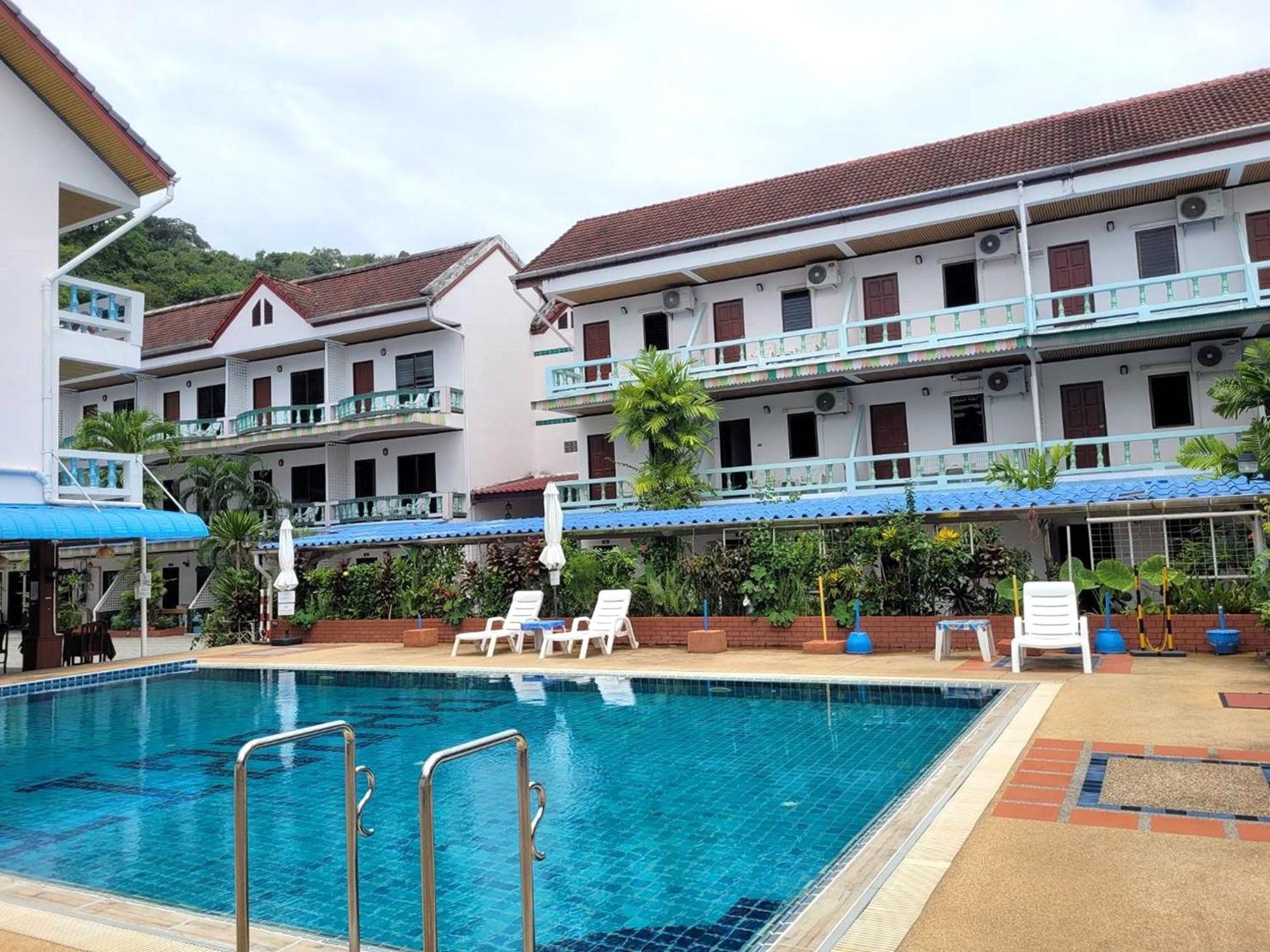 Rabbit Mansion Patong Hotel Bagian luar foto