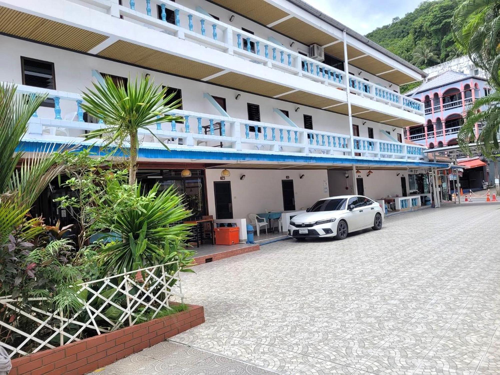 Rabbit Mansion Patong Hotel Bagian luar foto