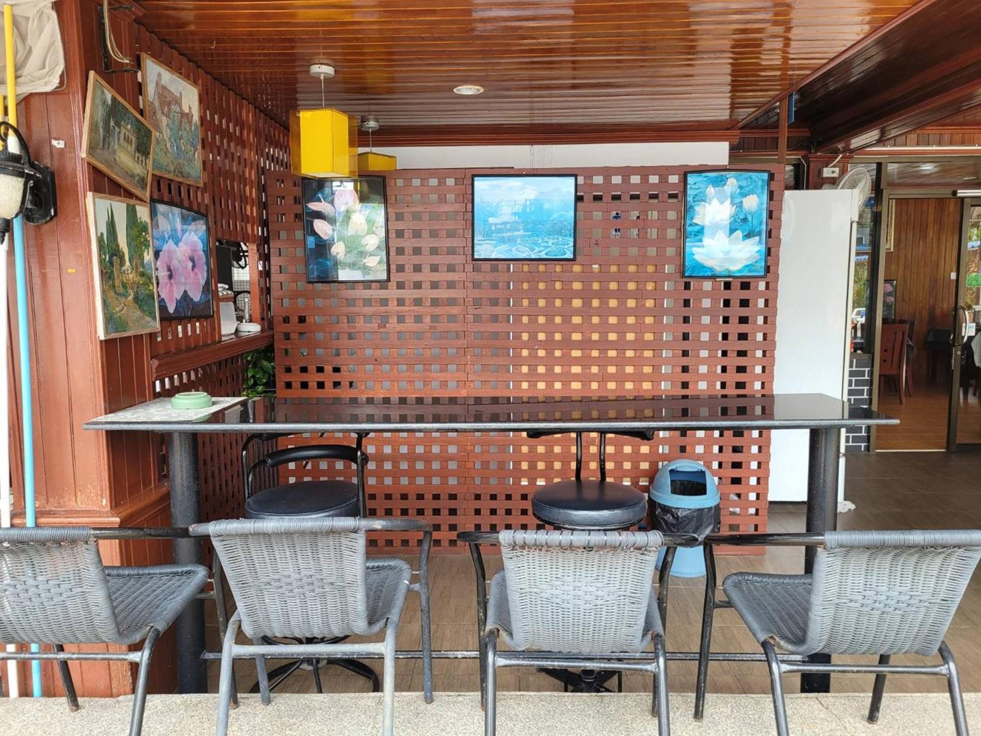 Rabbit Mansion Patong Hotel Bagian luar foto