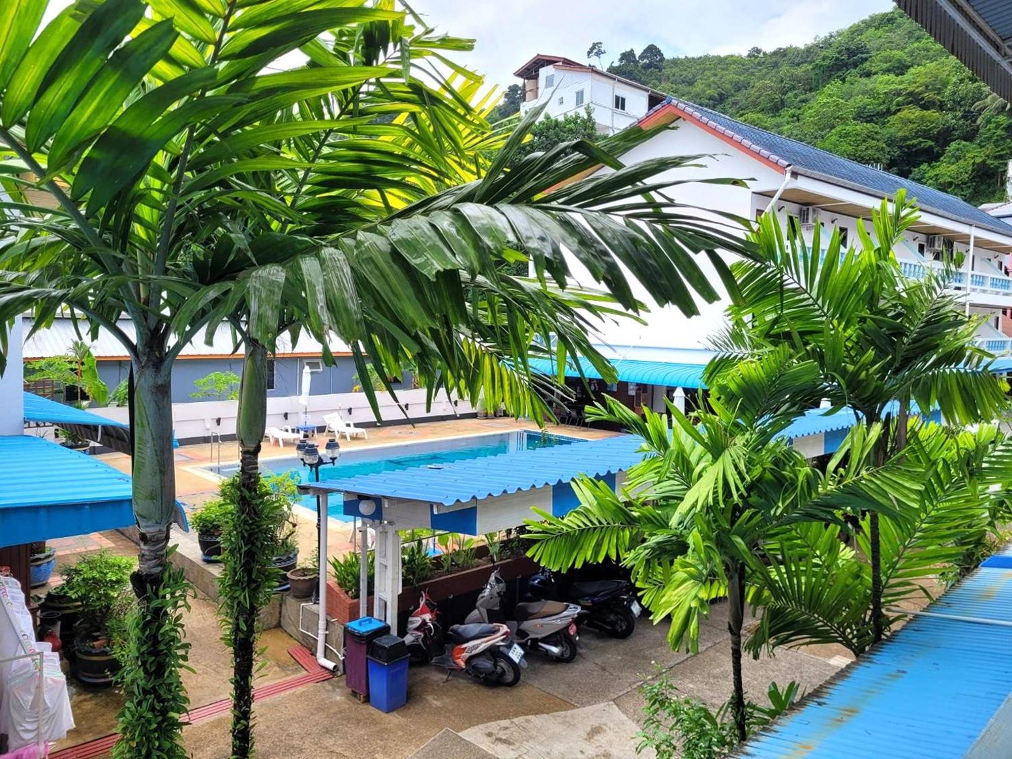 Rabbit Mansion Patong Hotel Bagian luar foto