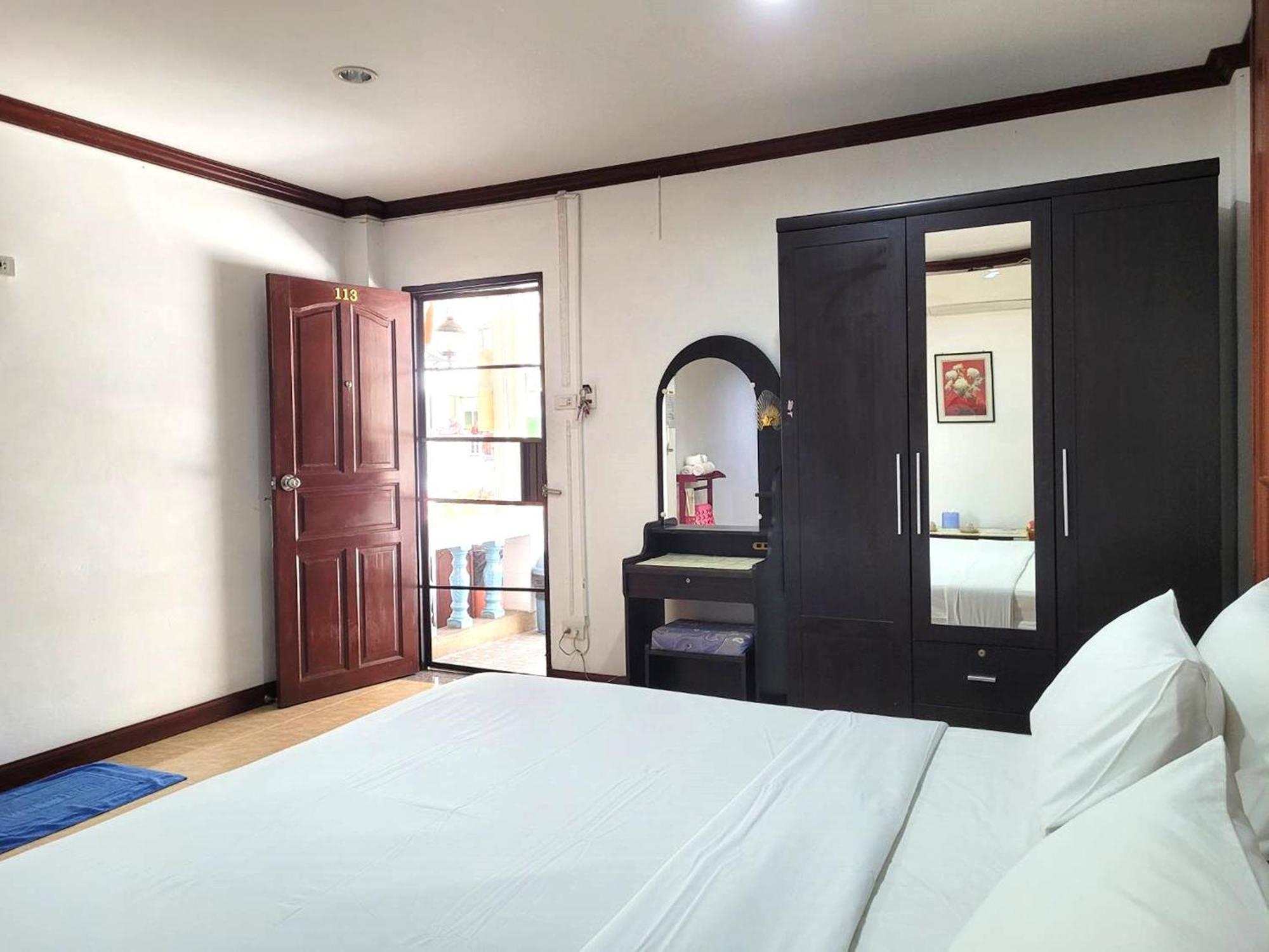 Rabbit Mansion Patong Hotel Bagian luar foto